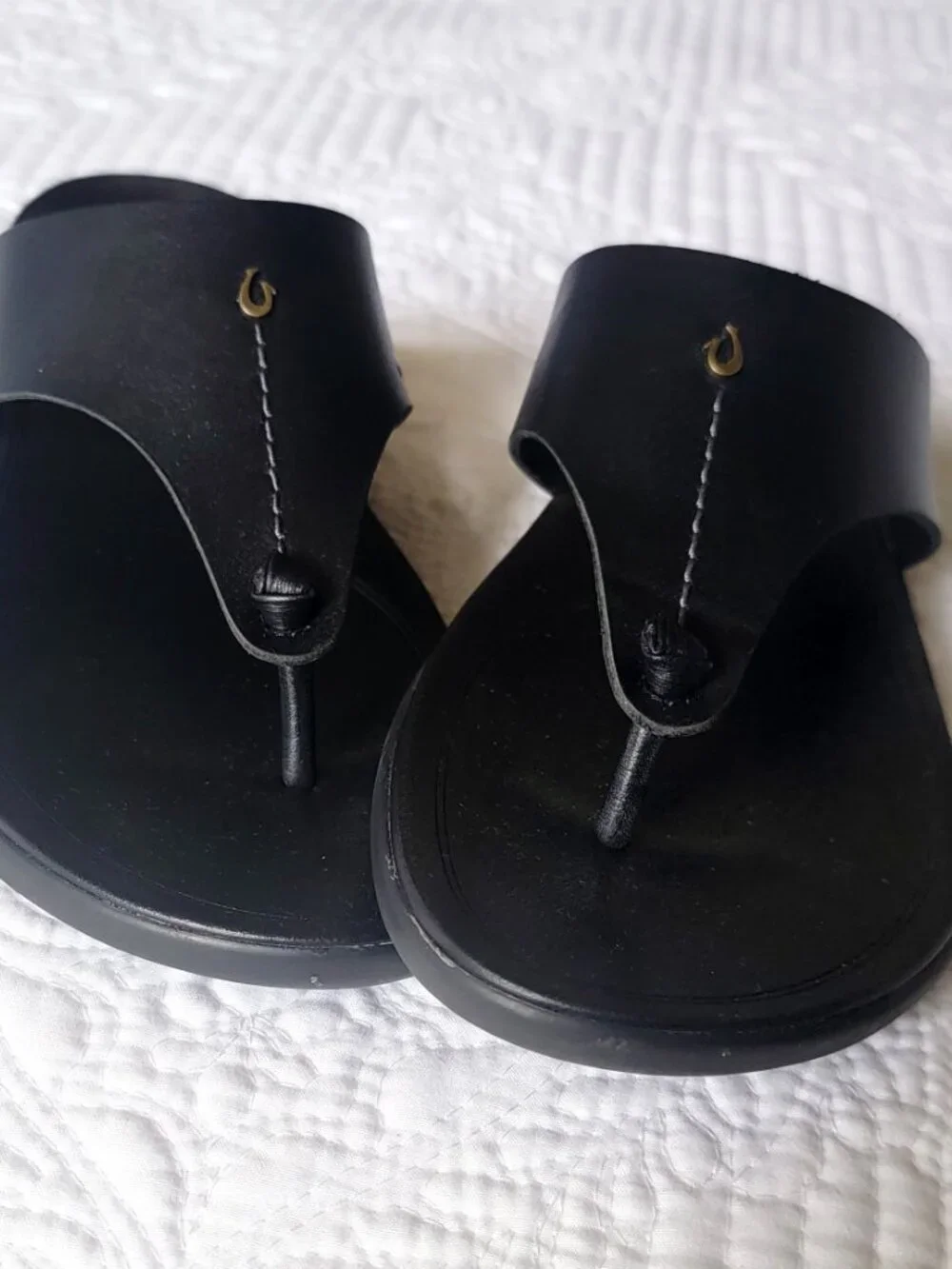 OluKai sandals size 9, Hoʻopio Mele